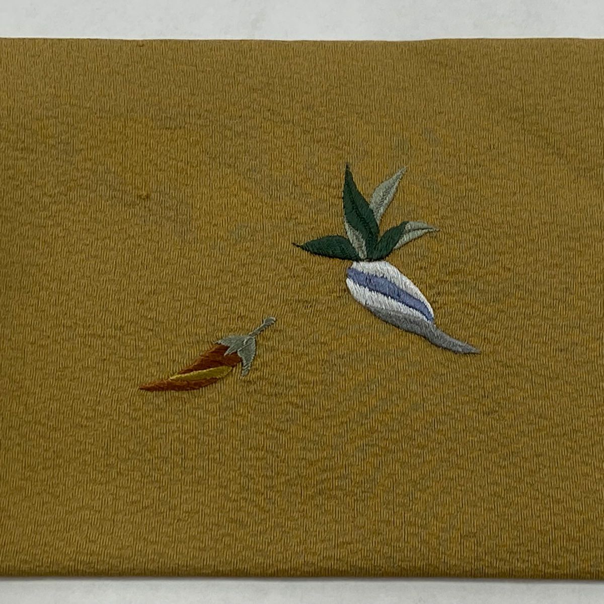 【美品】名古屋帶 秀品級 生物刺繡 金線 米色 純蠶絲