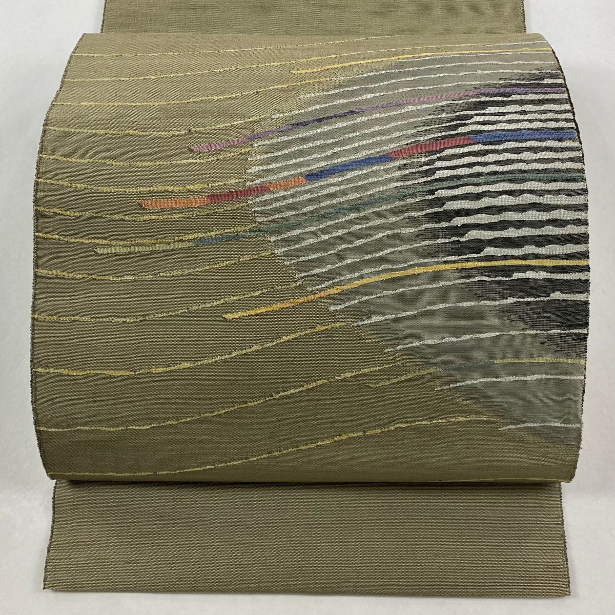 【美品】名古屋帶 秀品級 松樹葉仕立 八寸名古屋帶 紬織織地 縞 幾何學圖案 金銀彩 灰綠 純蠶絲