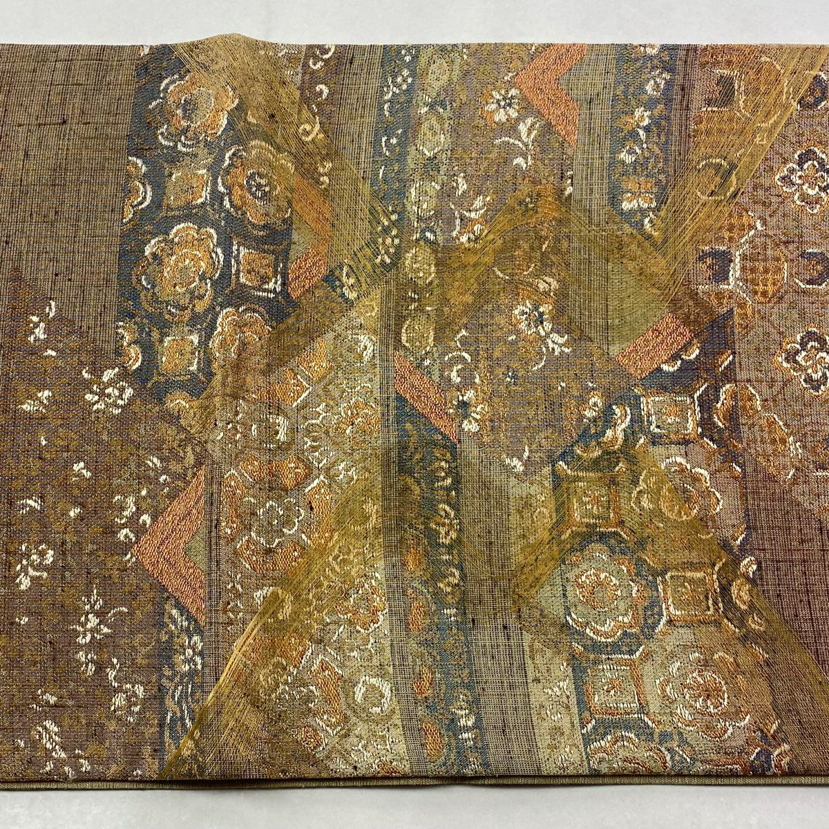 【美品】 袋帶 逸品級 蜀江文 草花紋 金糸 金金箔 薄小豆 お太鼓柄 純蠶絲