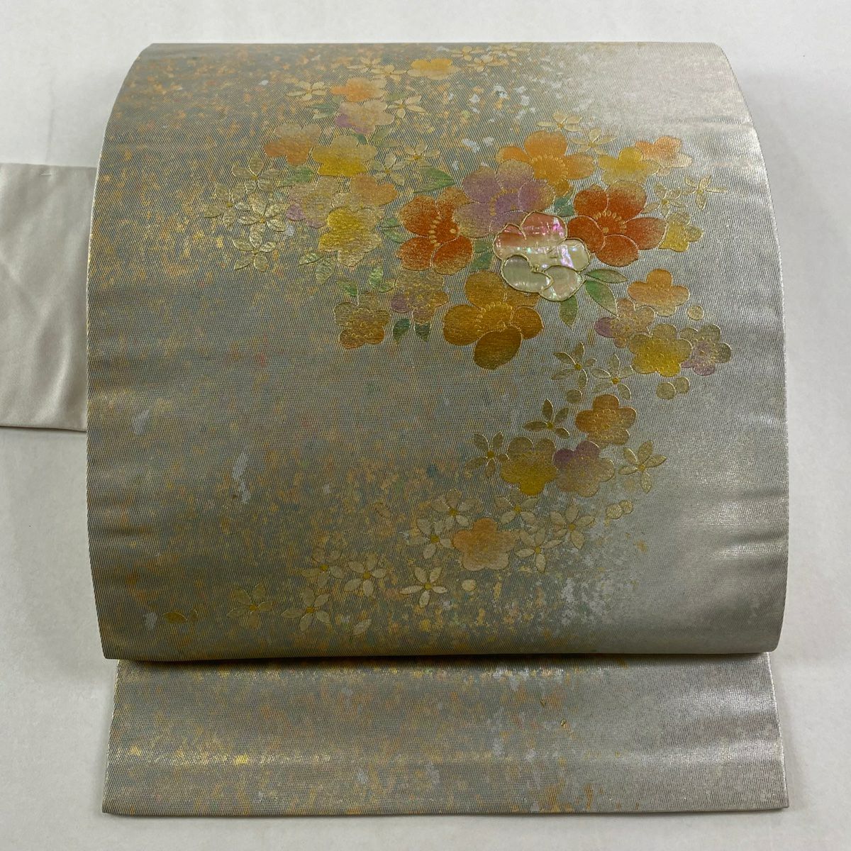 【美品】名古屋帶 秀品級 草花紋紋 螺鈿 金銀彩 銀 純蠶絲