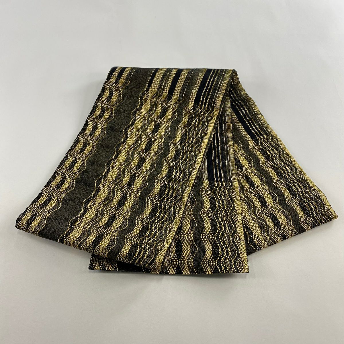 【美品】 袋帶 秀品級 幾何學 縞 金絲 黑色 大鼓圖案 純蠶絲