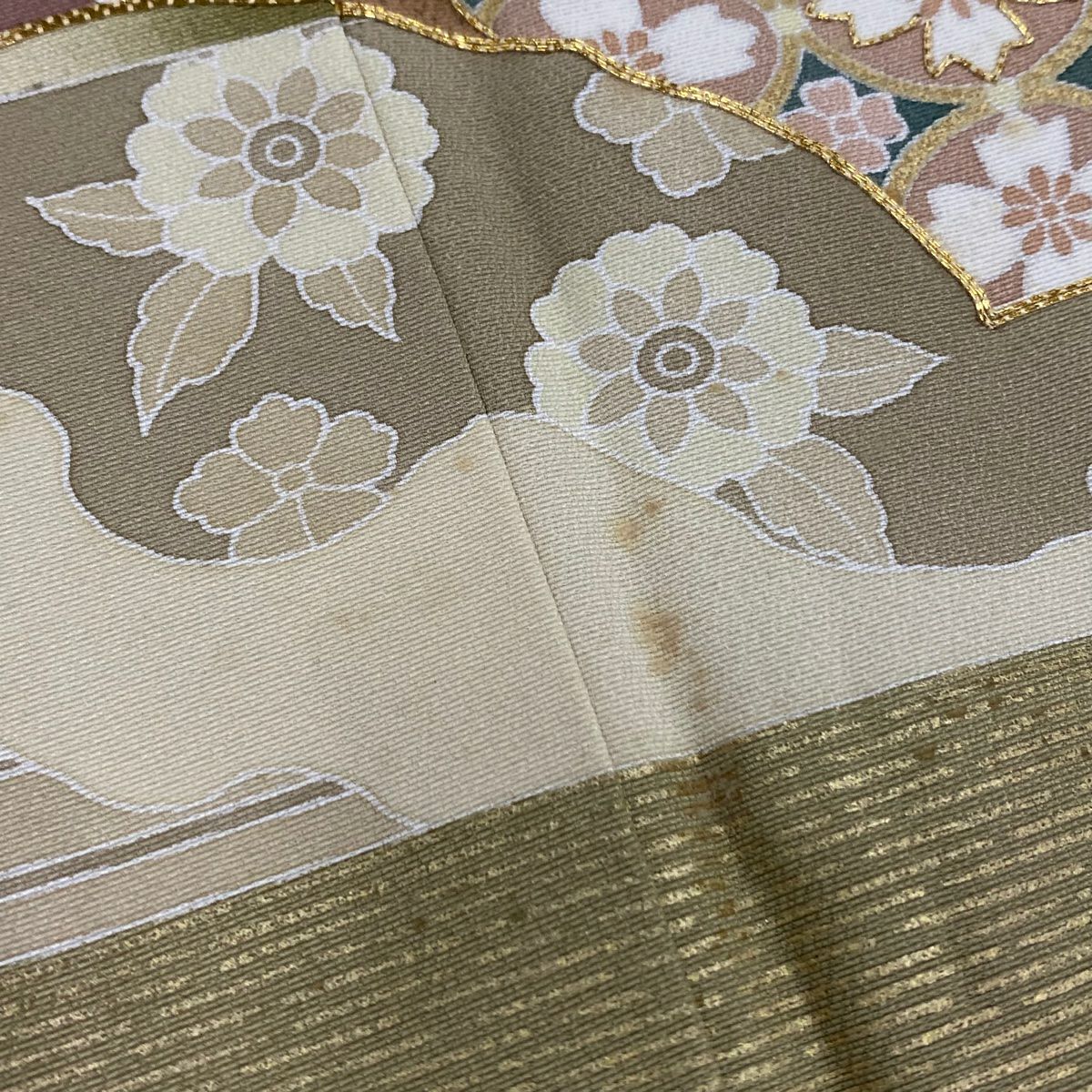 色留袖禮服 身長159cm 袖長64cm M 雙層 落款あり 扇子面 草花紋 金糸 金銀彩 茶綠 純蠶絲 秀品級 一つ紋
