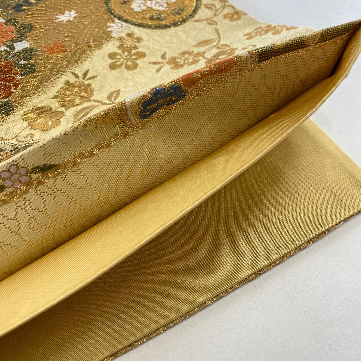 【美品】 袋帶 秀品級 蝶 草花紋 金絲 金金箔 金色 六通 純蠶絲