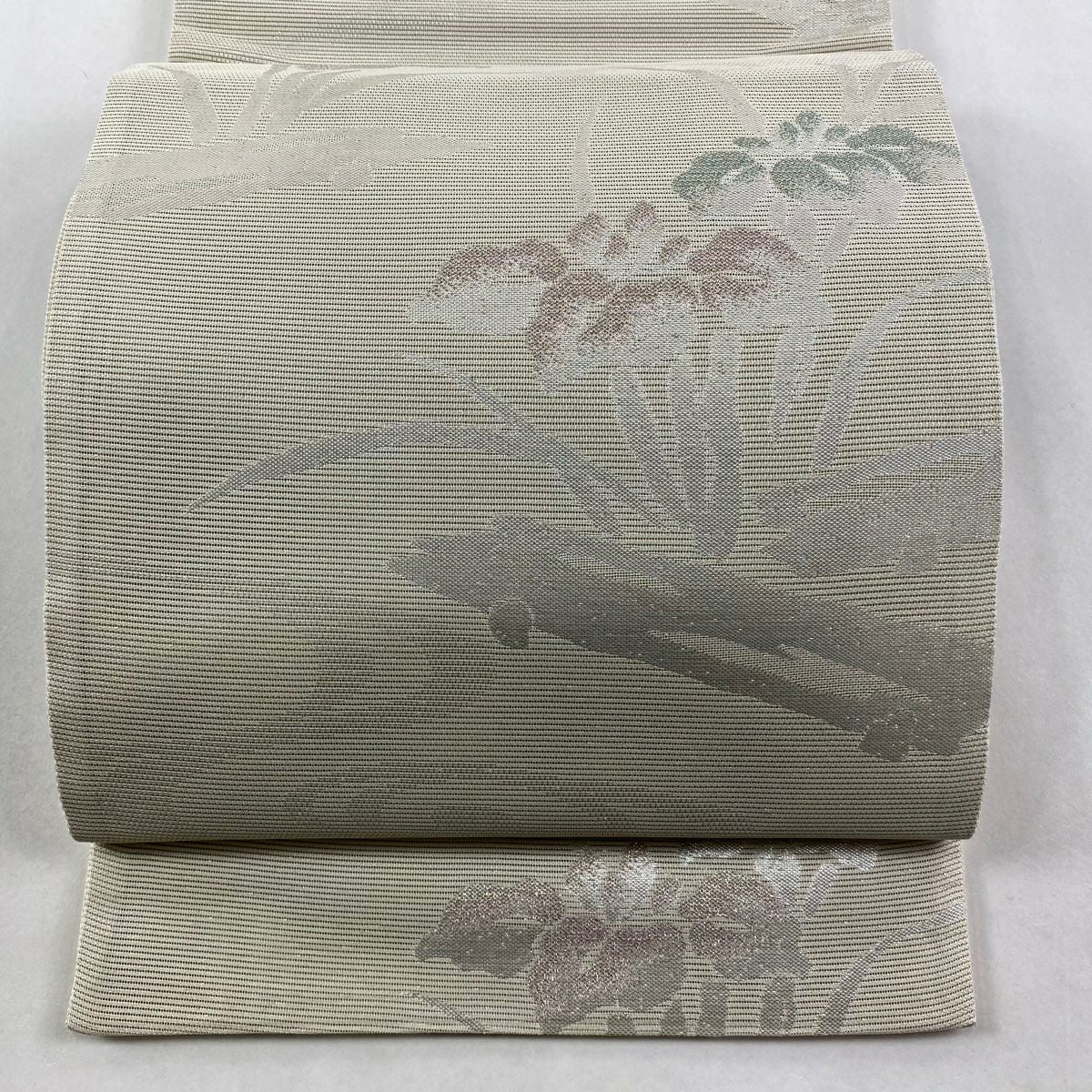 【美品】 袋帶 秀品級 草花紋紋 流水 金金箔 奶油色 六通 純蠶絲