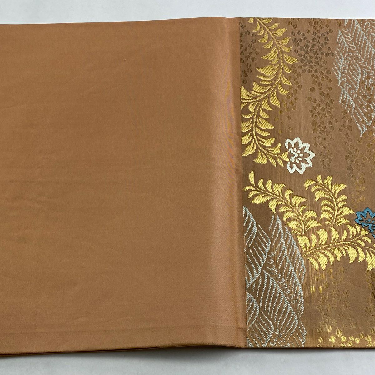 【美品】 開口名古屋帶 優品級 草花紋紋 波紋 金絲 淺茶 純蠶絲