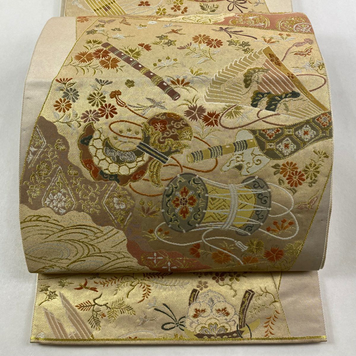 【美品】 袋帶 秀品級 關西仕立 雜樂器 草花紋紋 金銀彩 金金箔 米色 六通 純蠶絲
