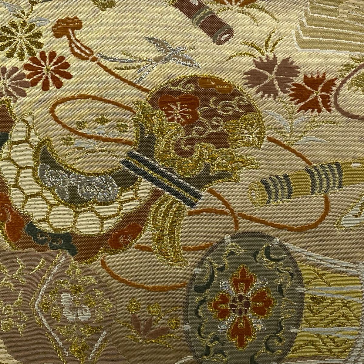 【美品】 袋帶 秀品級 關西仕立 雜樂器 草花紋紋 金銀彩 金金箔 米色 六通 純蠶絲