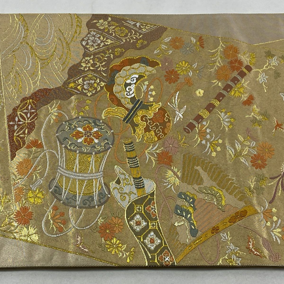 【美品】 袋帶 秀品級 關西仕立 雜樂器 草花紋紋 金銀彩 金金箔 米色 六通 純蠶絲