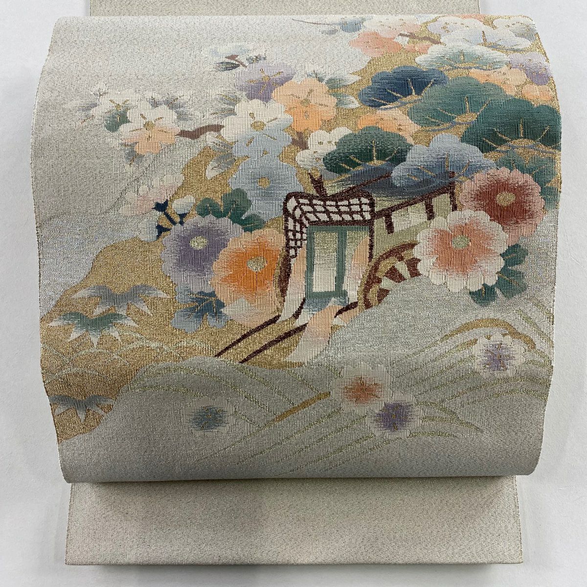 名古屋帶 秀品級 松樹葉仕立 八寸名古屋帶 御所車 松樹竹子梅花 金銀彩 銀通 灰白 純蠶絲