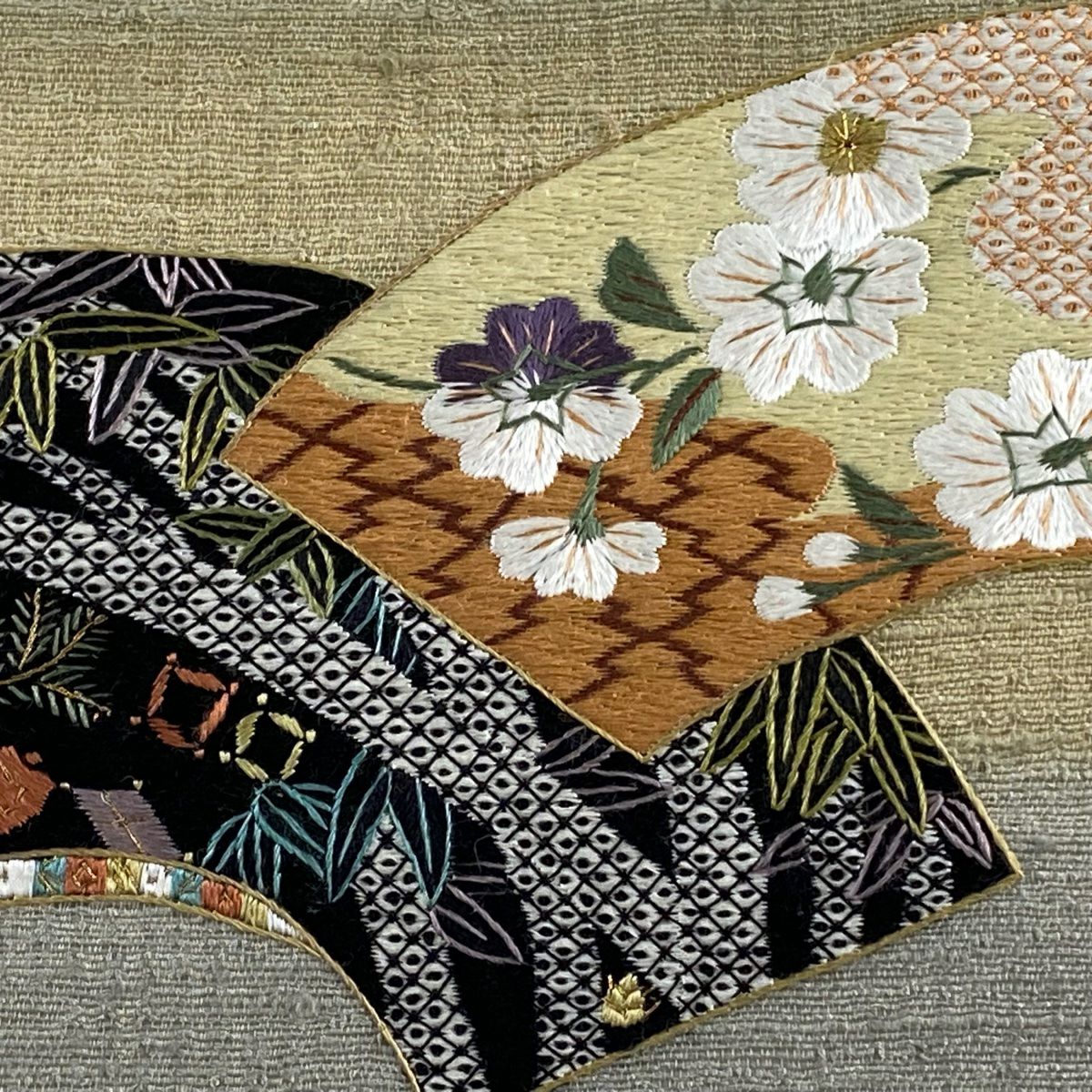 【美品】 袋帶 秀品級 紬織織 扇子面 草花紋刺繡 金絲 青灰