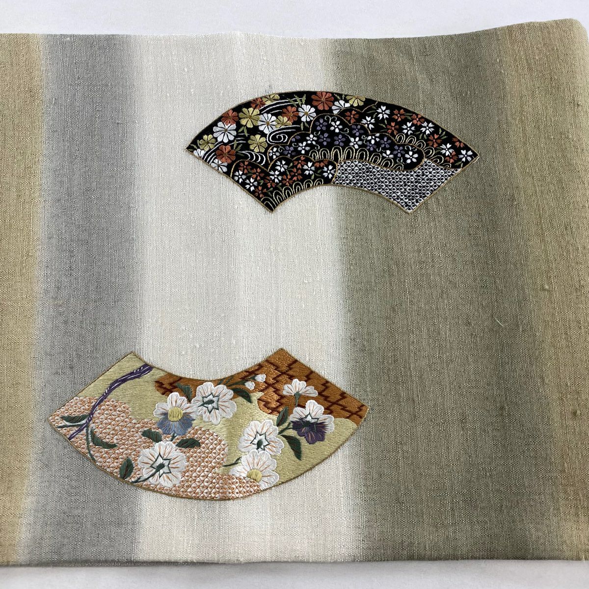 【美品】 袋帶 秀品級 紬織織 扇子面 草花紋刺繡 金絲 青灰