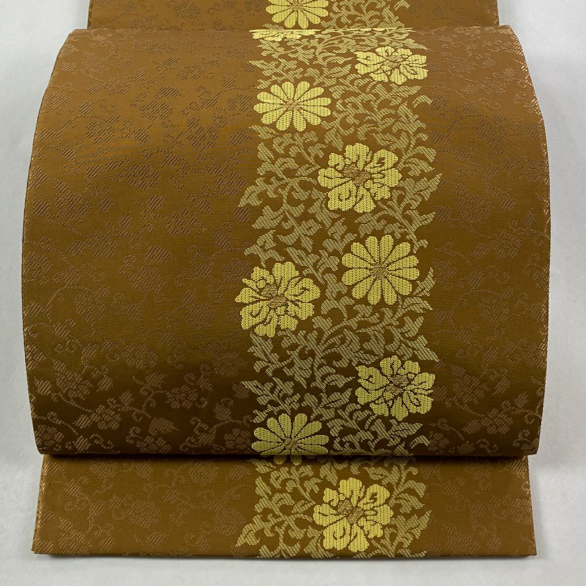 【美品】 袋帶 逸品級 じゅらく 落款あり 黃皇絲 草花紋刺繡 金絲 茶 六通 純蠶絲