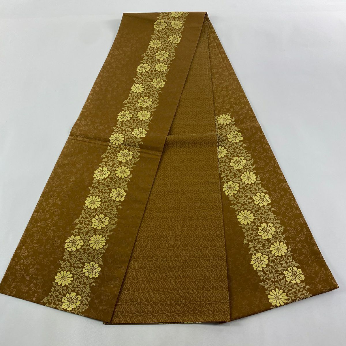 【美品】 袋帶 逸品級 じゅらく 落款あり 黃皇絲 草花紋刺繡 金絲 茶 六通 純蠶絲