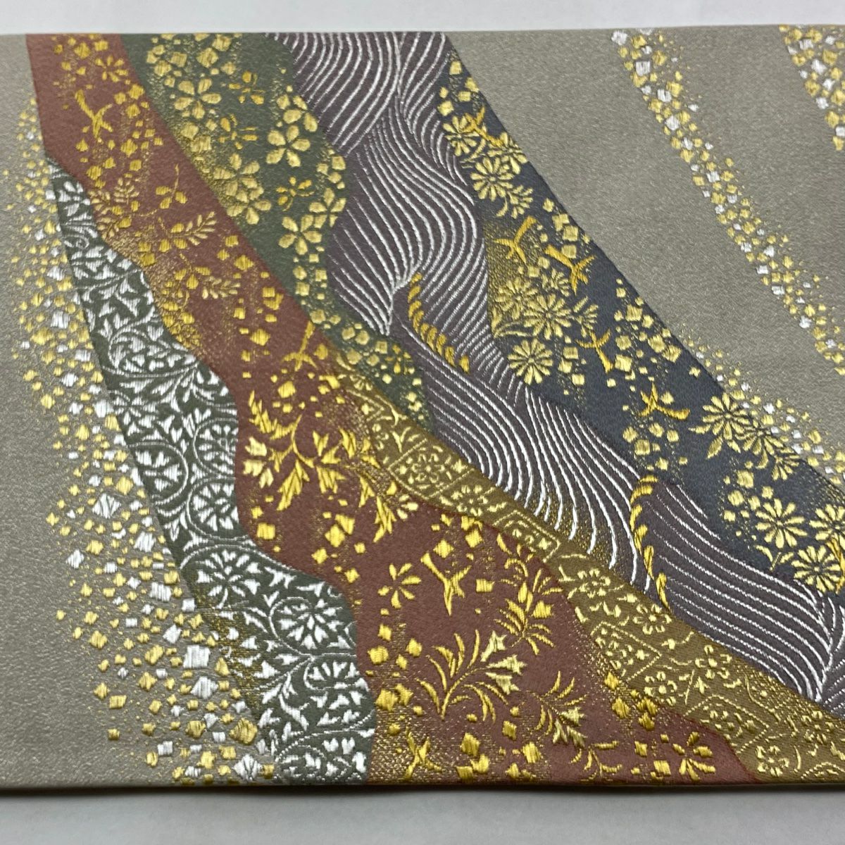 【美品】 袋帶 逸品級 祥園 落款あり 草花紋紋 波 金銀彩 金金箔 灰茶 六通 純蠶絲
