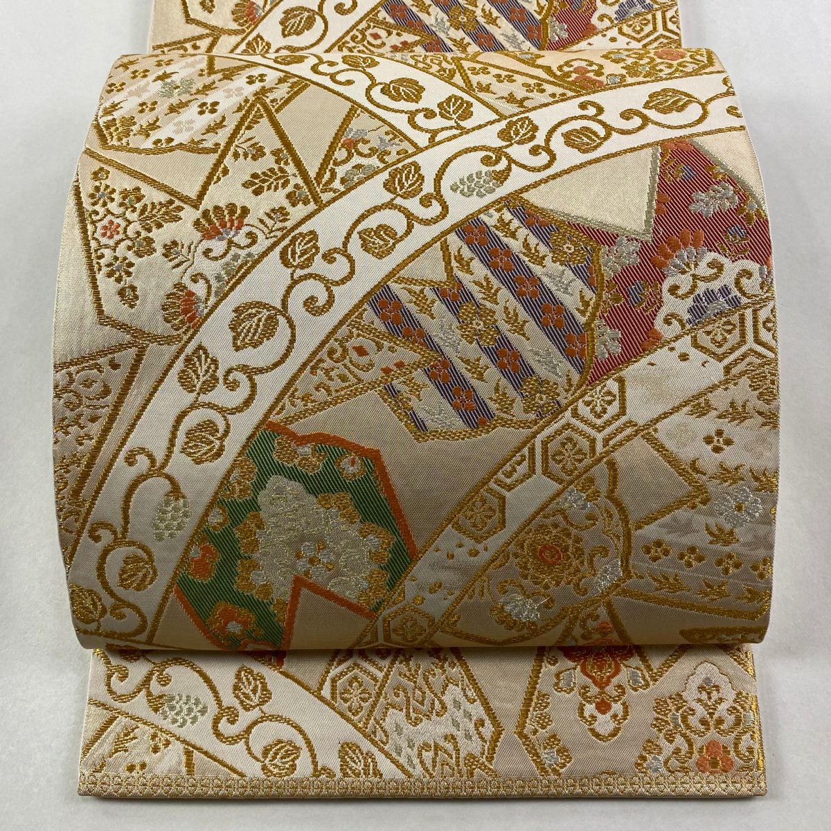 袋帶 逸品級 北出與三郎 落款あり 關西仕立 葡萄唐草紋 華紋 金銀彩 金金箔 金色 六通 純蠶絲