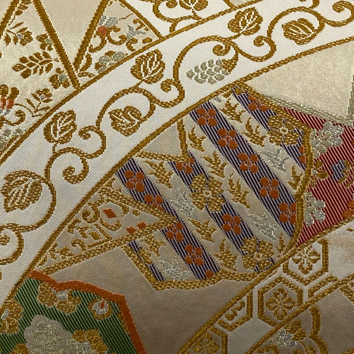 袋帶 逸品級 北出與三郎 落款あり 關西仕立 葡萄唐草紋 華紋 金銀彩 金金箔 金色 六通 純蠶絲