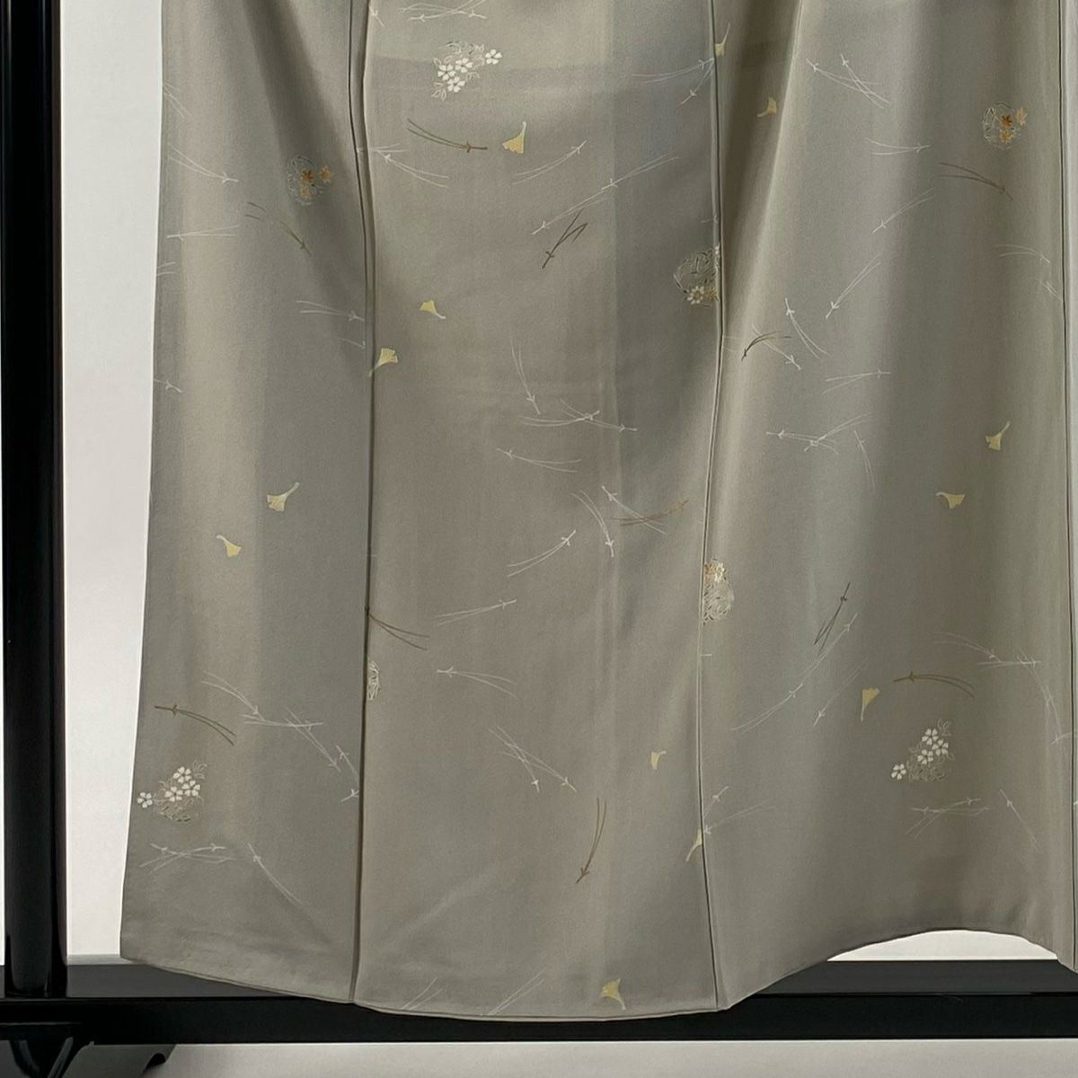 【美品】 小紋 身長157cm 袖長62cm S 雙層 松樹葉 草花紋 金彩裝飾 灰 純蠶絲 秀品級
