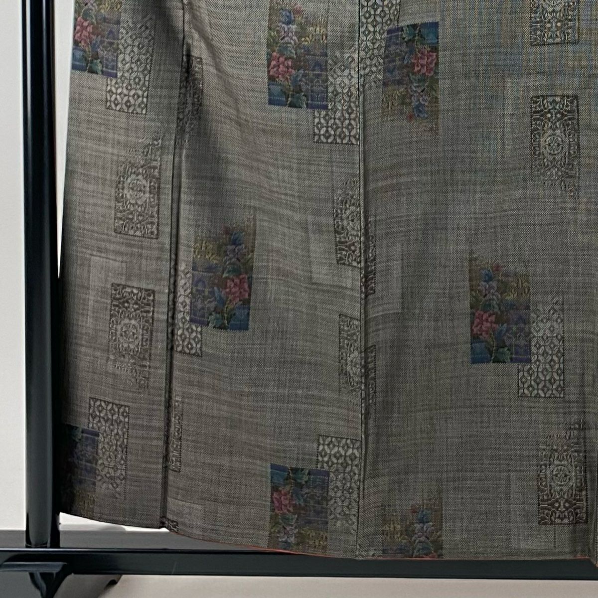 【美品】 大島紬織 身長160cm 袖長64cm M 雙層 純泥染 證書附帶 草花紋 紙色 焦茶 正蠶絲 名品級