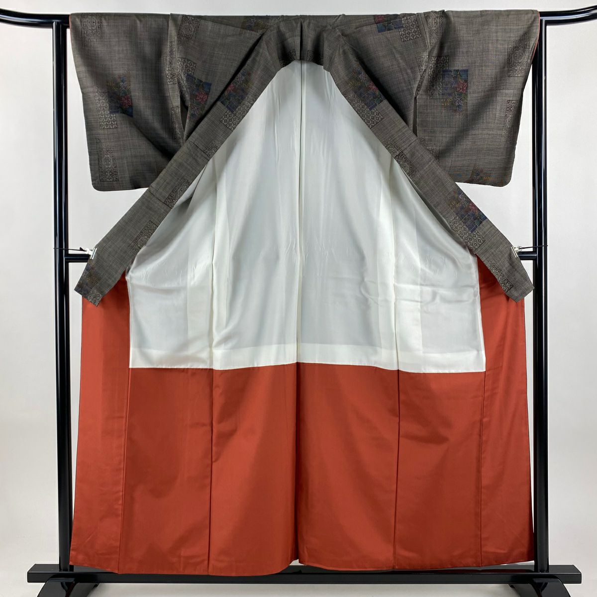 【美品】 大島紬織 身長160cm 袖長64cm M 雙層 純泥染 證書附帶 草花紋 紙色 焦茶 正蠶絲 名品級