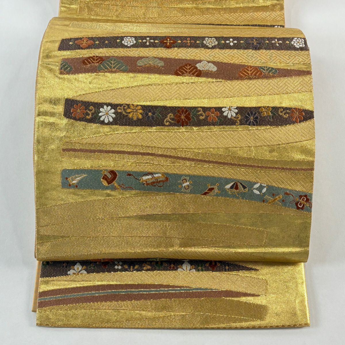 【美品】 袋帶 秀品級 關西仕立 雜帶 草花紋紋 金絲 金金箔 金色 六通 純蠶絲