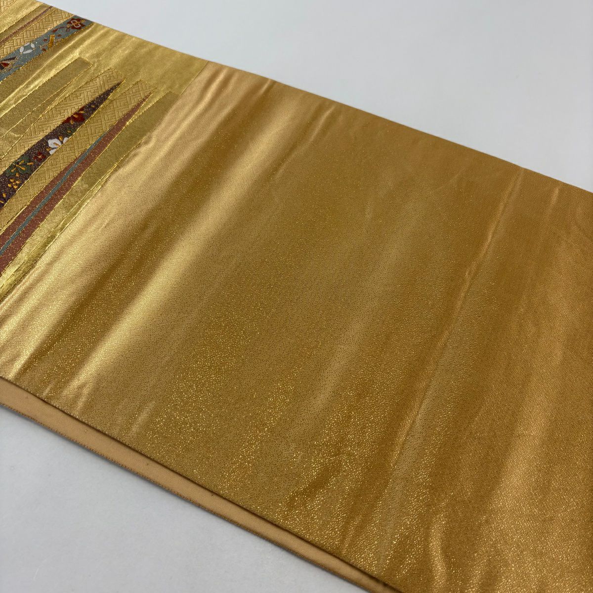【美品】 袋帶 秀品級 關西仕立 雜帶 草花紋紋 金絲 金金箔 金色 六通 純蠶絲