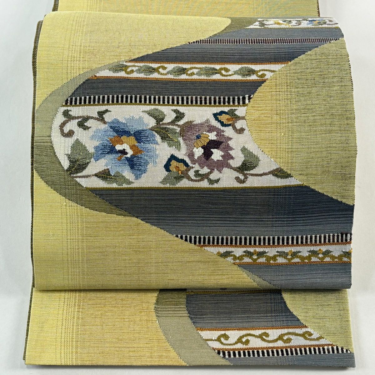 【美品】 袋帶 秀品級 花唐草紋 霞 米色 大鼓圖案 純蠶絲