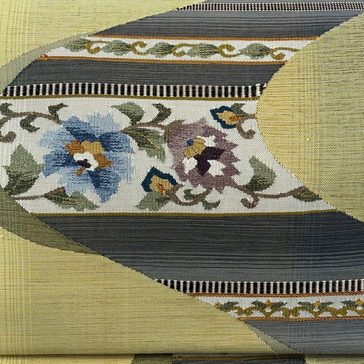 【美品】 袋帶 秀品級 花唐草紋 霞 米色 大鼓圖案 純蠶絲