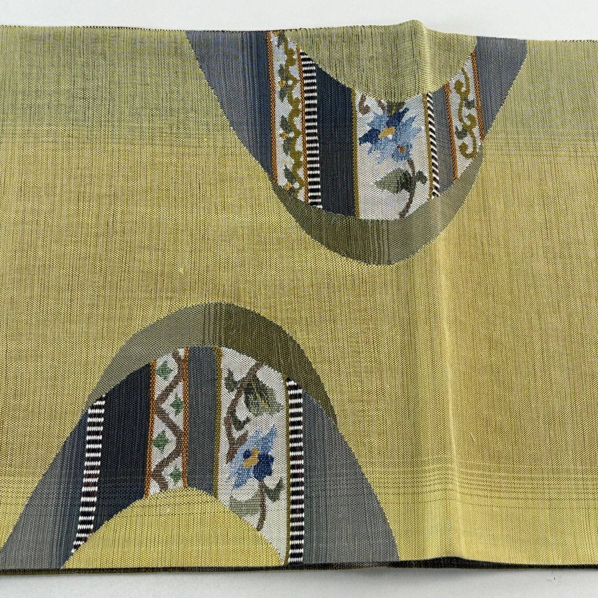 【美品】 袋帶 秀品級 花唐草紋 霞 米色 大鼓圖案 純蠶絲