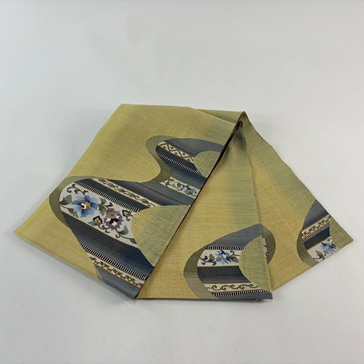 【美品】 袋帶 秀品級 花唐草紋 霞 米色 大鼓圖案 純蠶絲