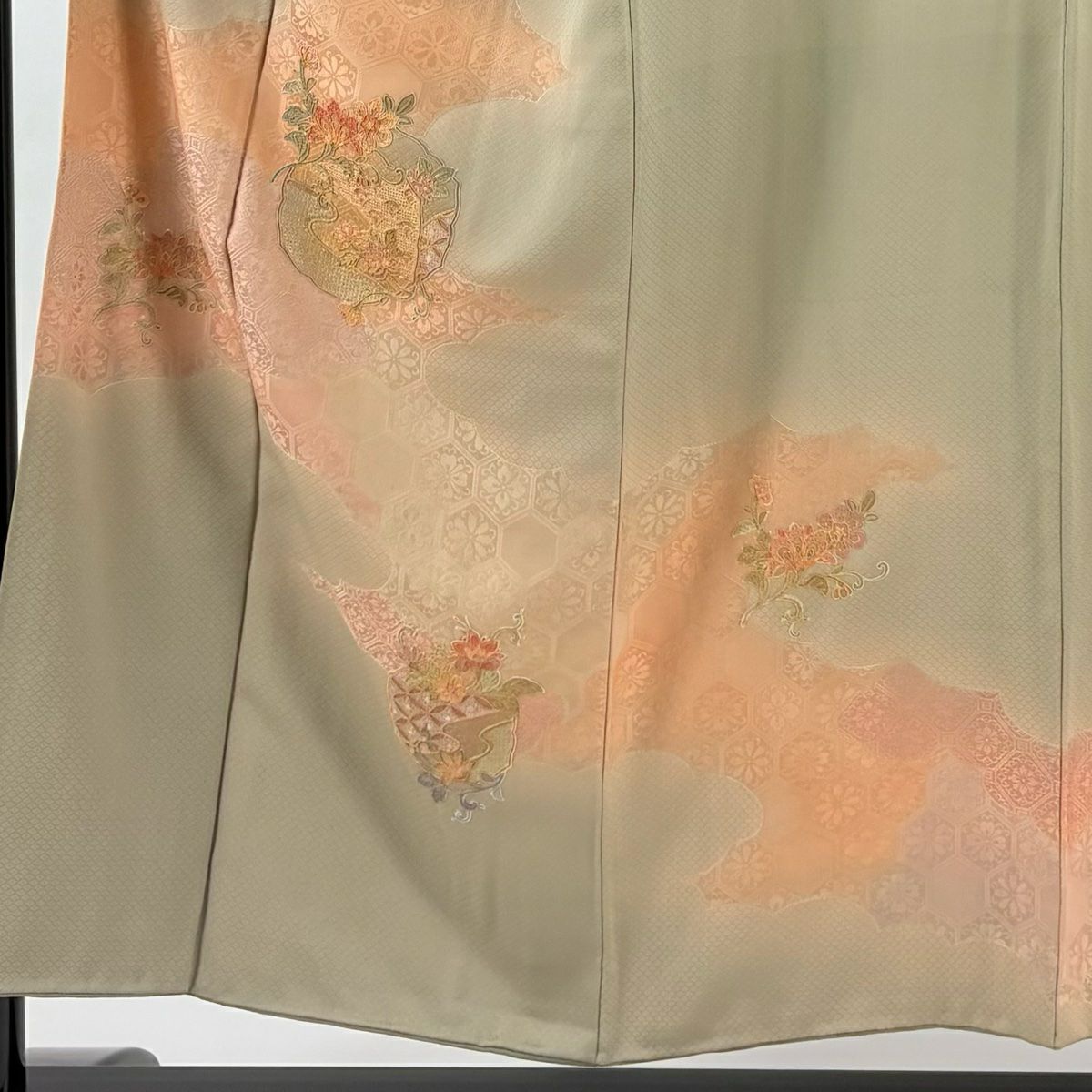 付下 身長152.5cm 袖長64cm M 雙層 花唐草紋 龜甲 刺繡 金彩裝飾 灰綠 純蠶絲 秀品級