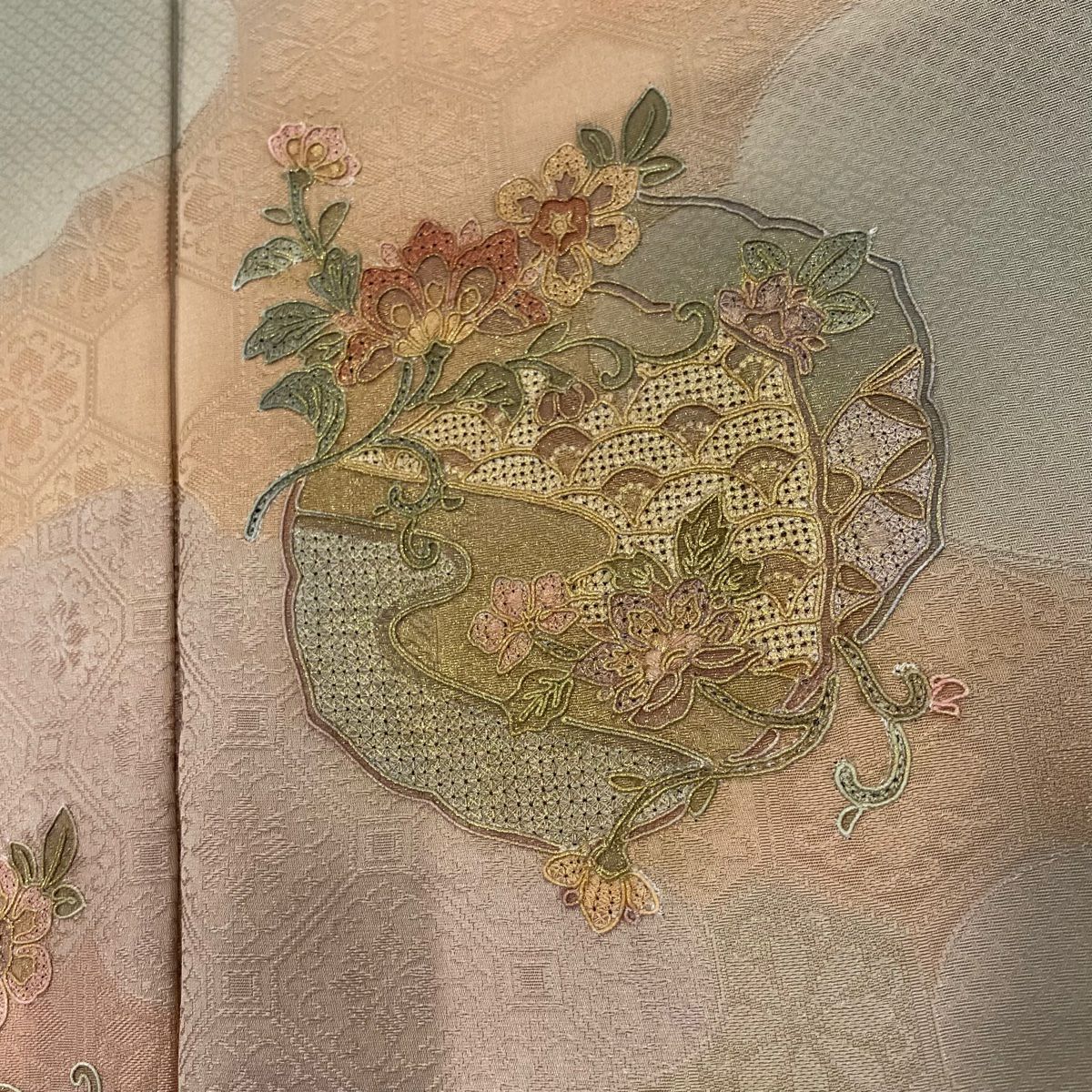 付下 身長152.5cm 袖長64cm M 雙層 花唐草紋 龜甲 刺繡 金彩裝飾 灰綠 純蠶絲 秀品級