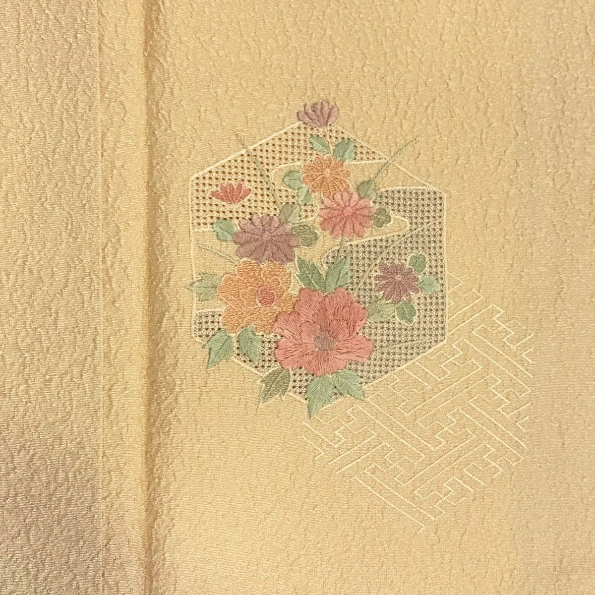 付下 身長152.5cm 袖長62.5cm S 雙層 龜甲紋 草花紋紋 刺繡 漸層 米色 純蠶絲 優品級 一個紋
