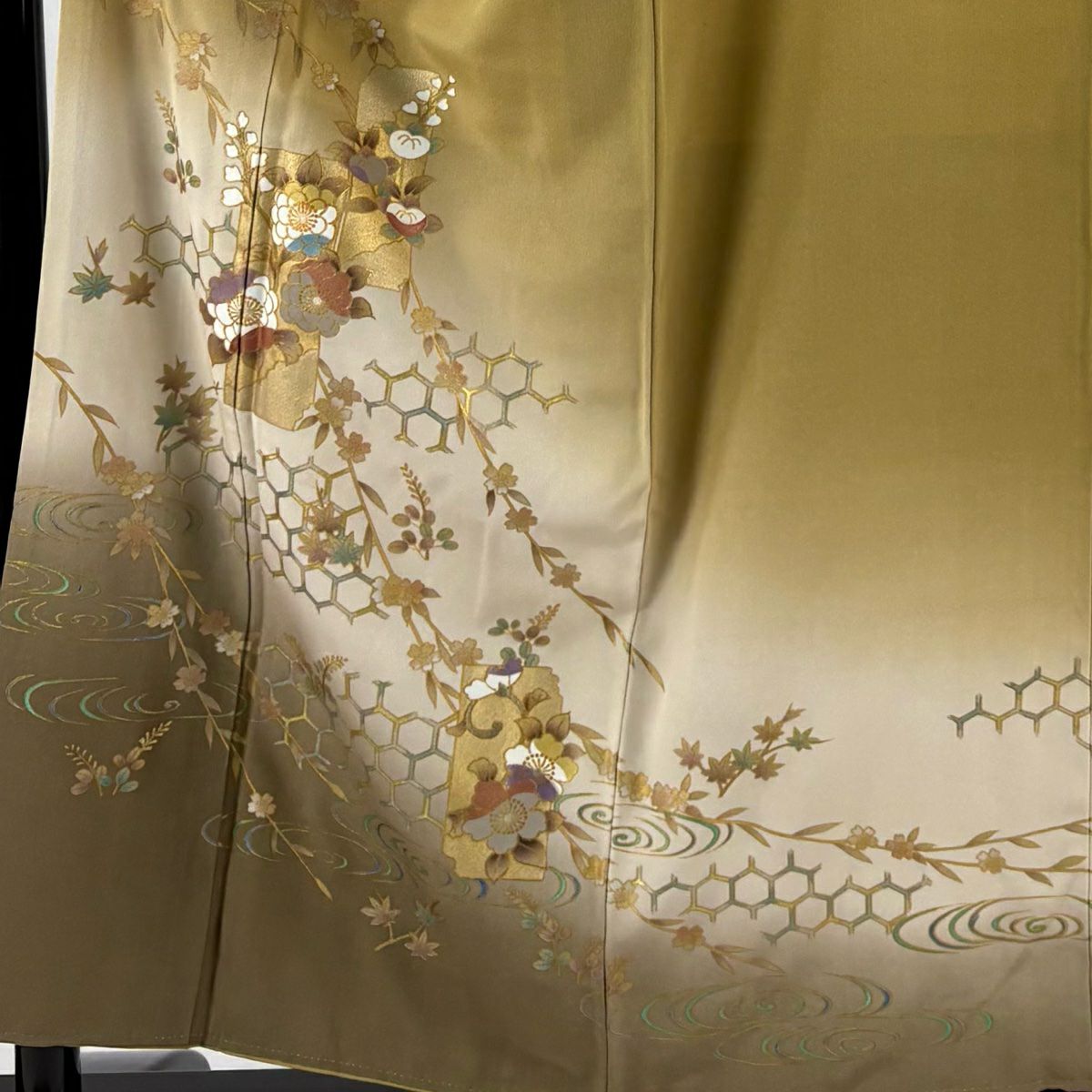 色留袖禮服 身長155.5cm 袖長64.5cm M 雙層 草花紋紋 龜甲 金銀彩 染分 黃土 純蠶絲 秀品級 一つ紋