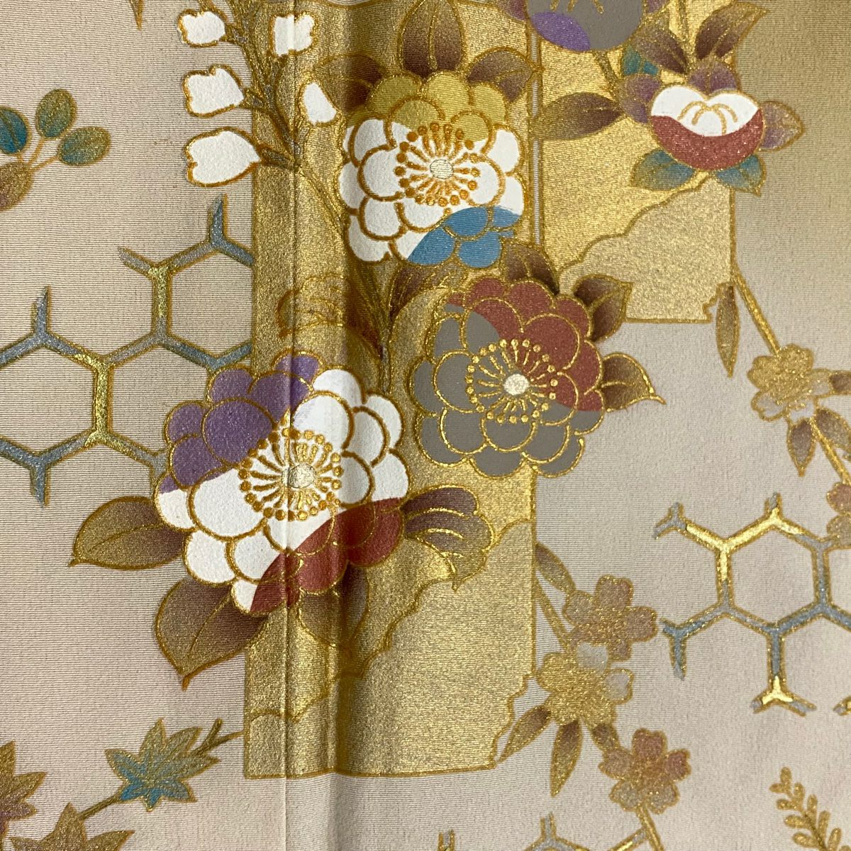 色留袖禮服 身長155.5cm 袖長64.5cm M 雙層 草花紋紋 龜甲 金銀彩 染分 黃土 純蠶絲 秀品級 一つ紋