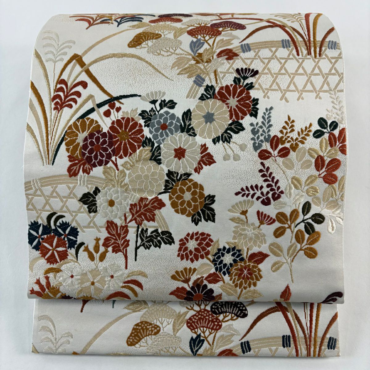 【美品】 袋帶 秀品級 草花紋紋 間垣刺繡 金絲 奶油色 六通 純蠶絲