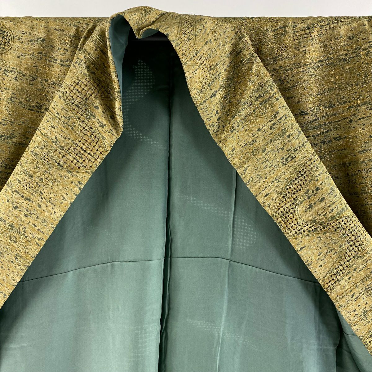 【美品】 小紋 身長158.5cm 袖長63cm S 雙層 霞 華紋 刺繡 茶綠 純蠶絲 逸品級