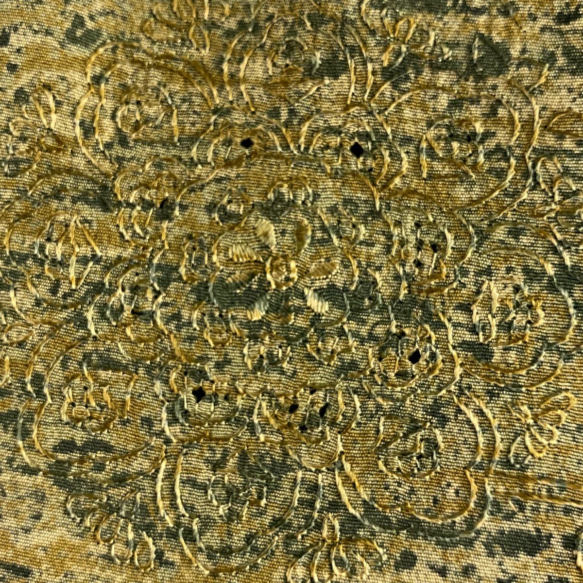 【美品】 小紋 身長158.5cm 袖長63cm S 雙層 霞 華紋 刺繡 茶綠 純蠶絲 逸品級