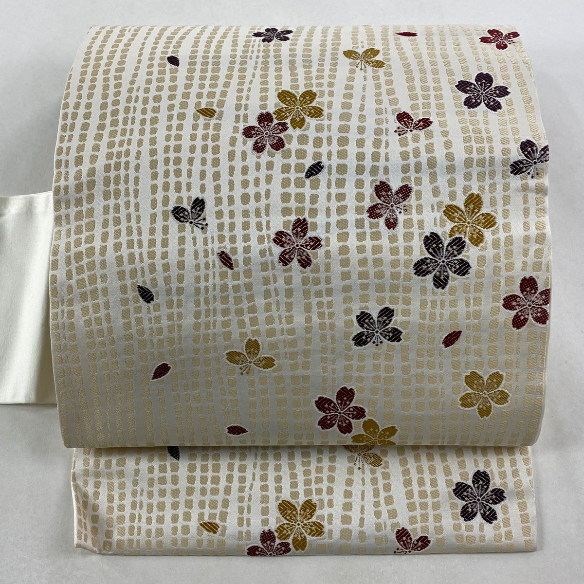 【美品】 名古屋帶 秀品級櫻花花瓣唐織奶油純蠶絲