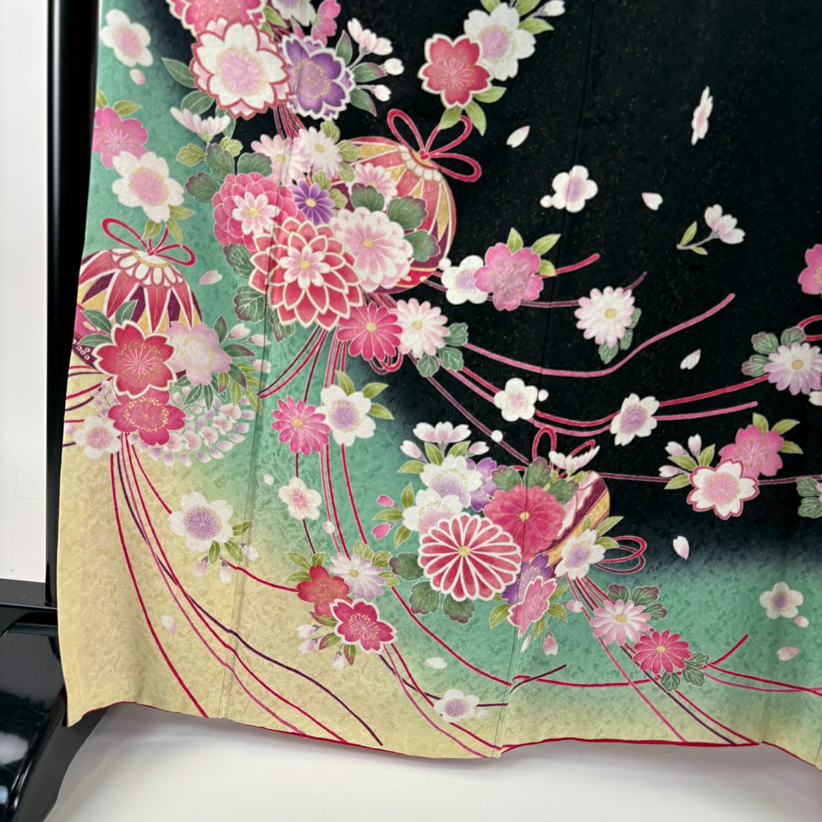 【美品】振袖禮服 身長166.5cm 袖長66cm M 雙層 草花紋紋 藥玉 金通し 金銀彩 黑 純蠶絲 逸品級