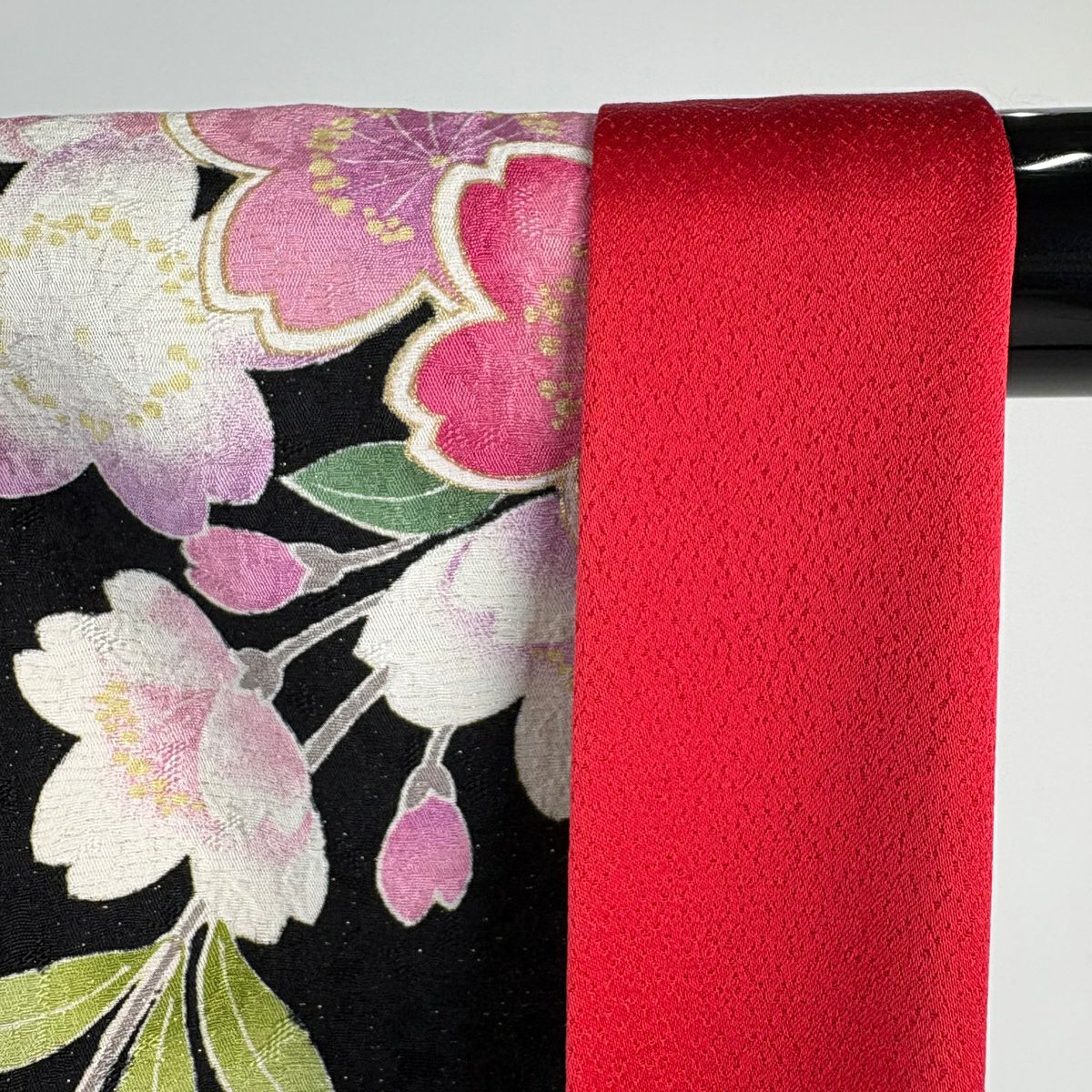 【美品】振袖禮服 身長166.5cm 袖長66cm M 雙層 草花紋紋 藥玉 金通し 金銀彩 黑 純蠶絲 逸品級