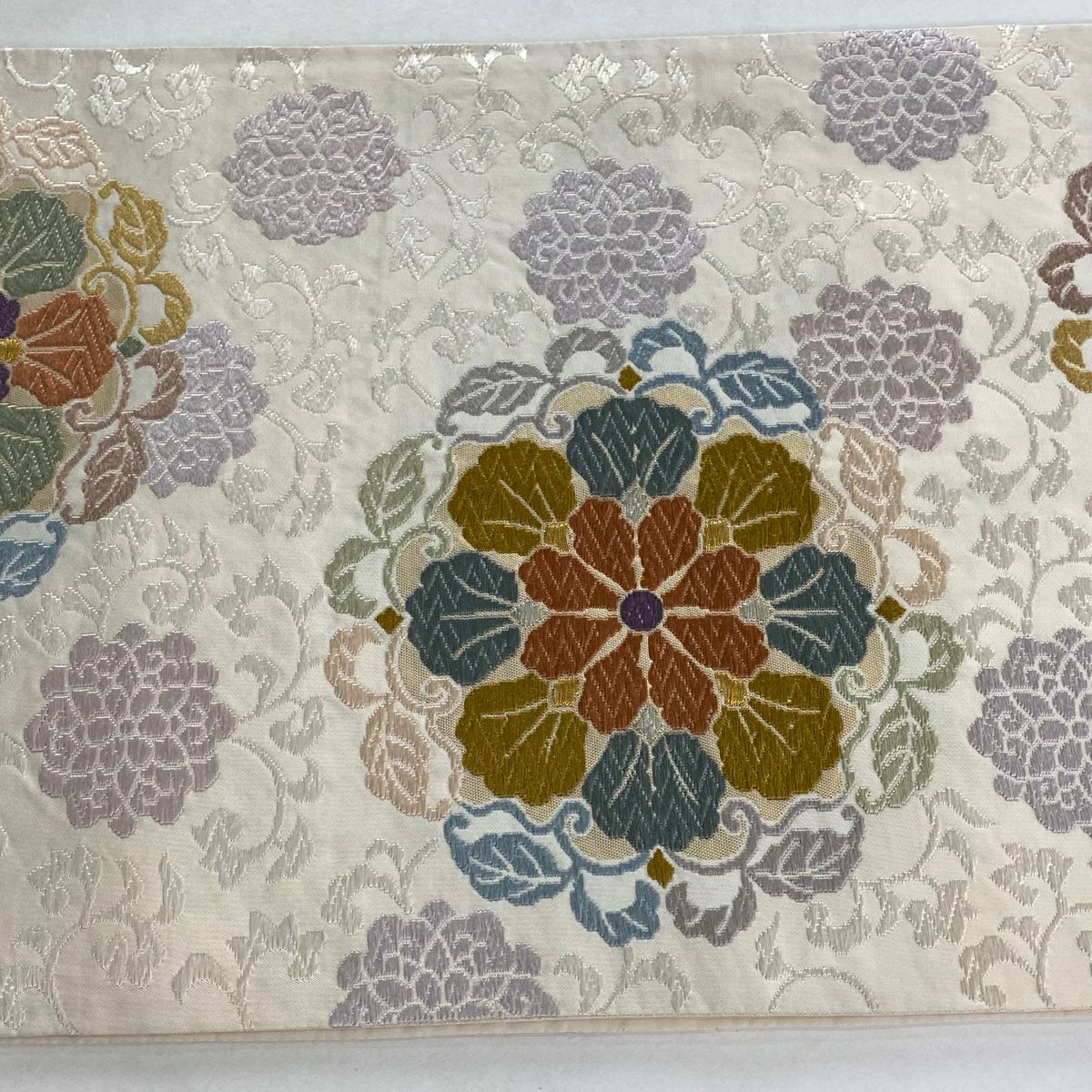 【美品】 袋帶 逸品級 華紋 花唐草紋 唐織 金銀糸 白 六通 純蠶絲