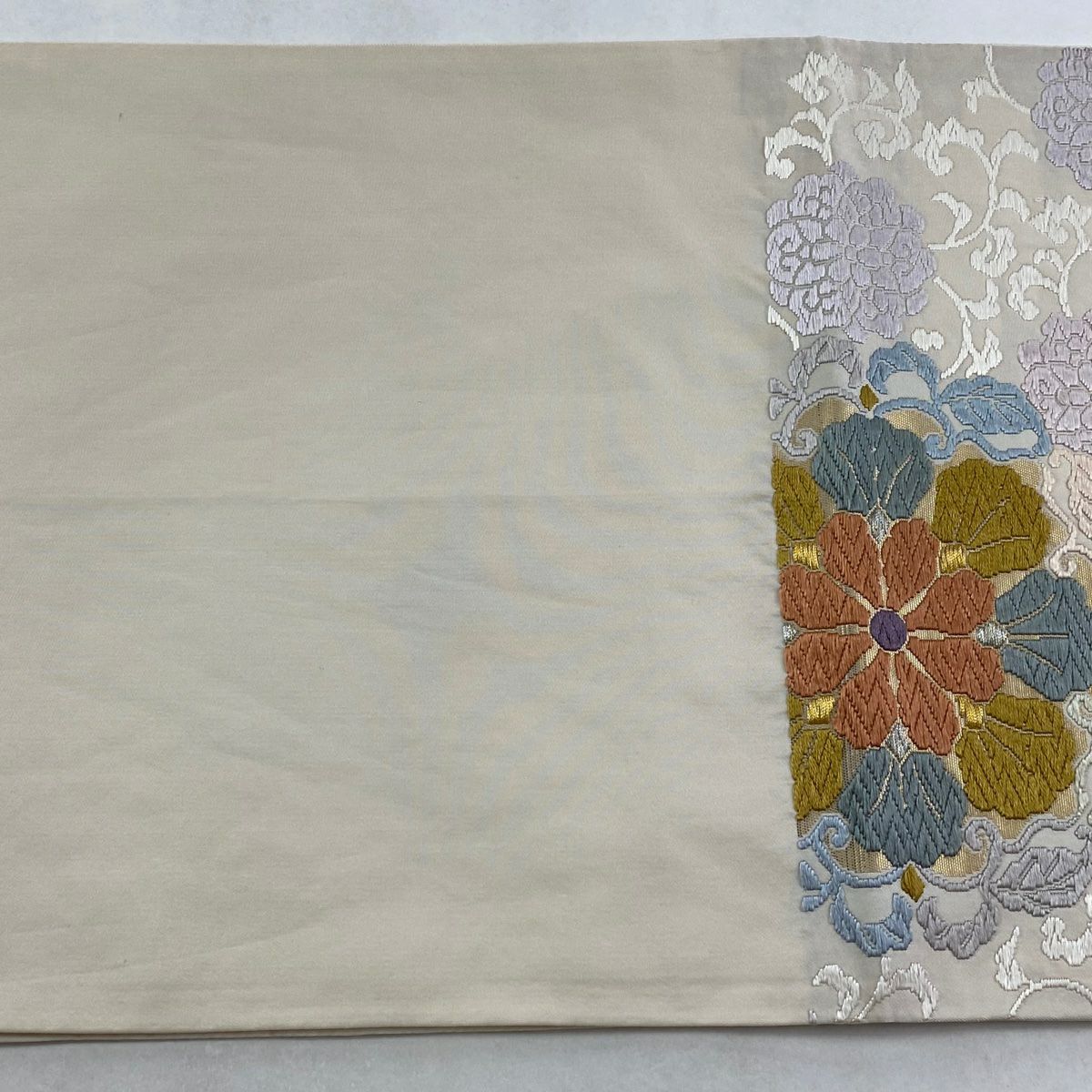 【美品】 袋帶 逸品級 華紋 花唐草紋 唐織 金銀糸 白 六通 純蠶絲
