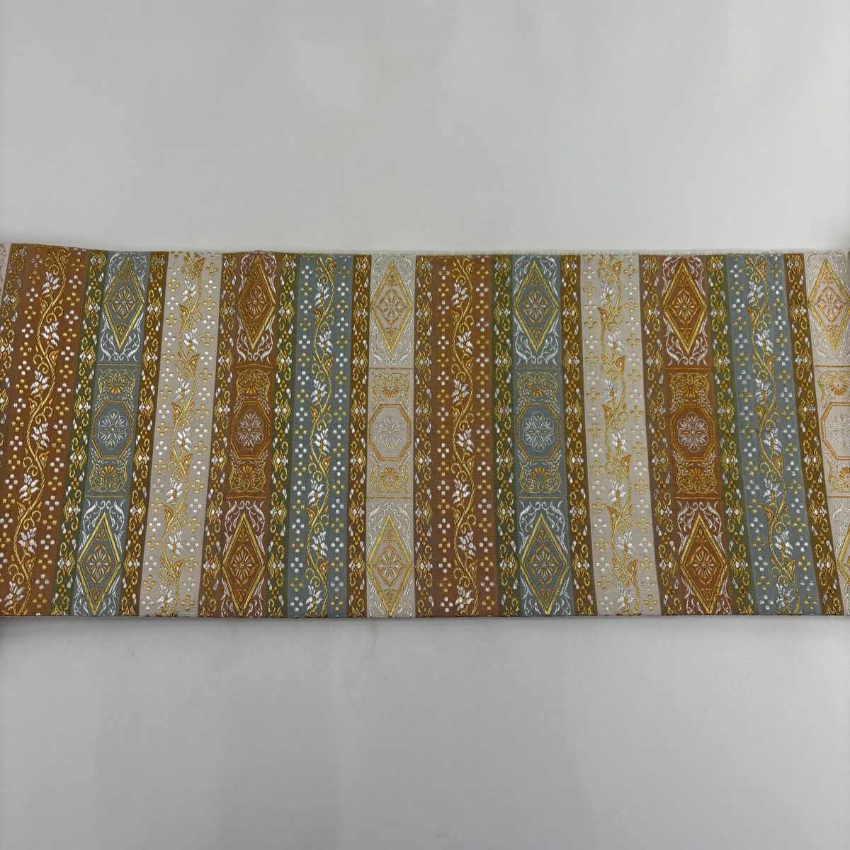 【美品】 袋帶 名品級 手織 縞 花唐草紋 金銀彩 米色 全通 純蠶絲