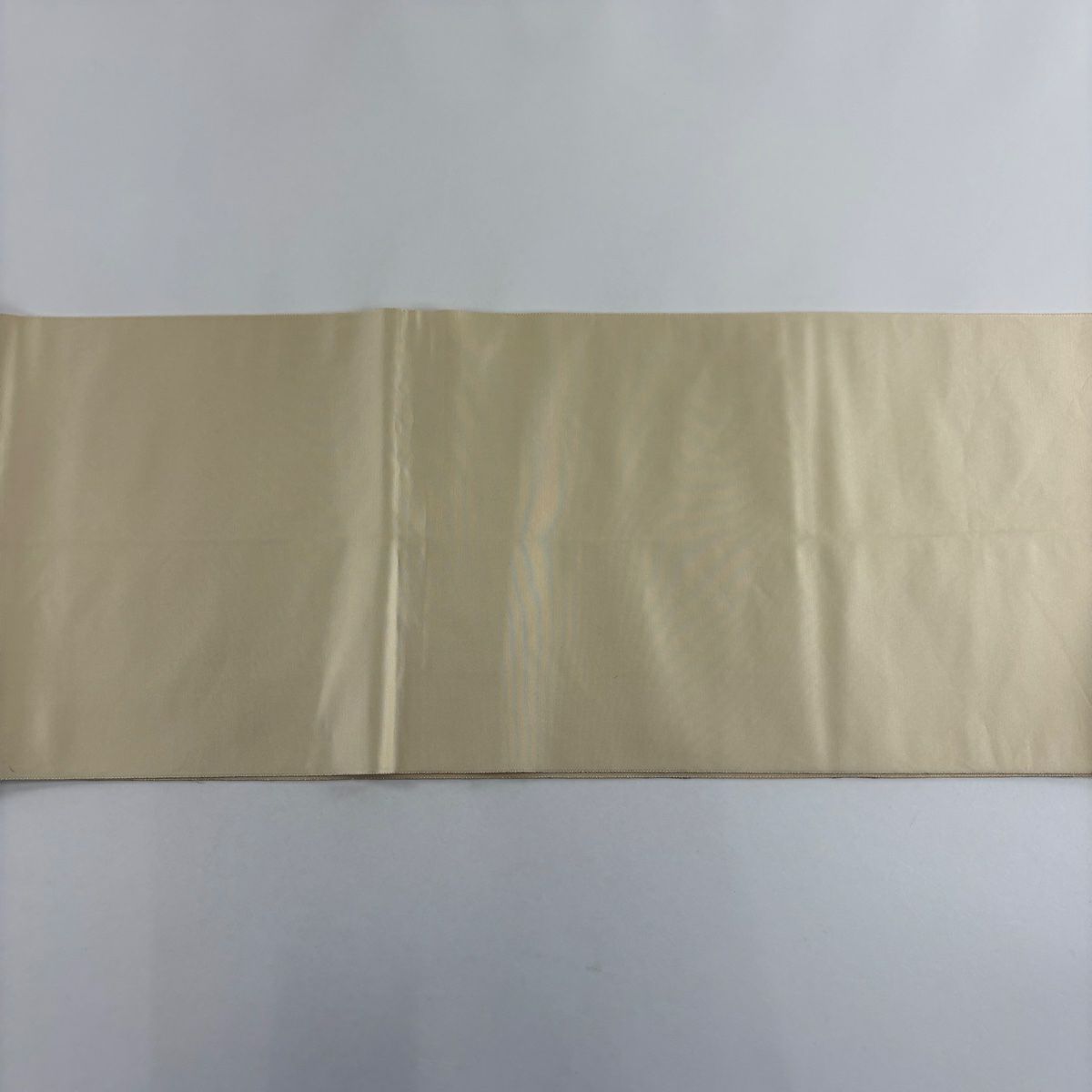 【美品】 袋帶 名品級 金金箔屋清兵衛 落款あり 名物裂間道 縞 花唐草紋 金金箔 奶油色 お太鼓柄 純蠶絲