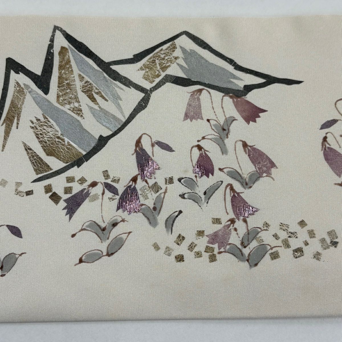 名古屋帶 秀品級 山並 草花紋 金銀彩 銀線 奶油色 純蠶絲
