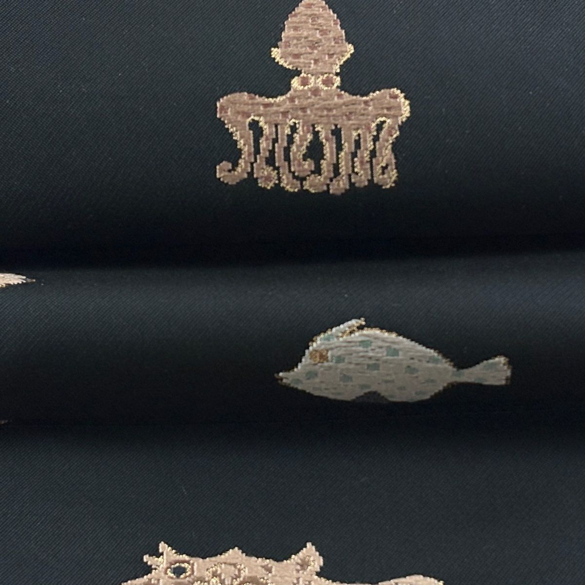 【美品】 名古屋帶 逸品級 魚 蛸 金金箔 黑 純蠶絲
