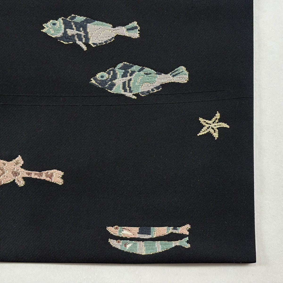 【美品】 名古屋帶 逸品級 魚 蛸 金金箔 黑 純蠶絲