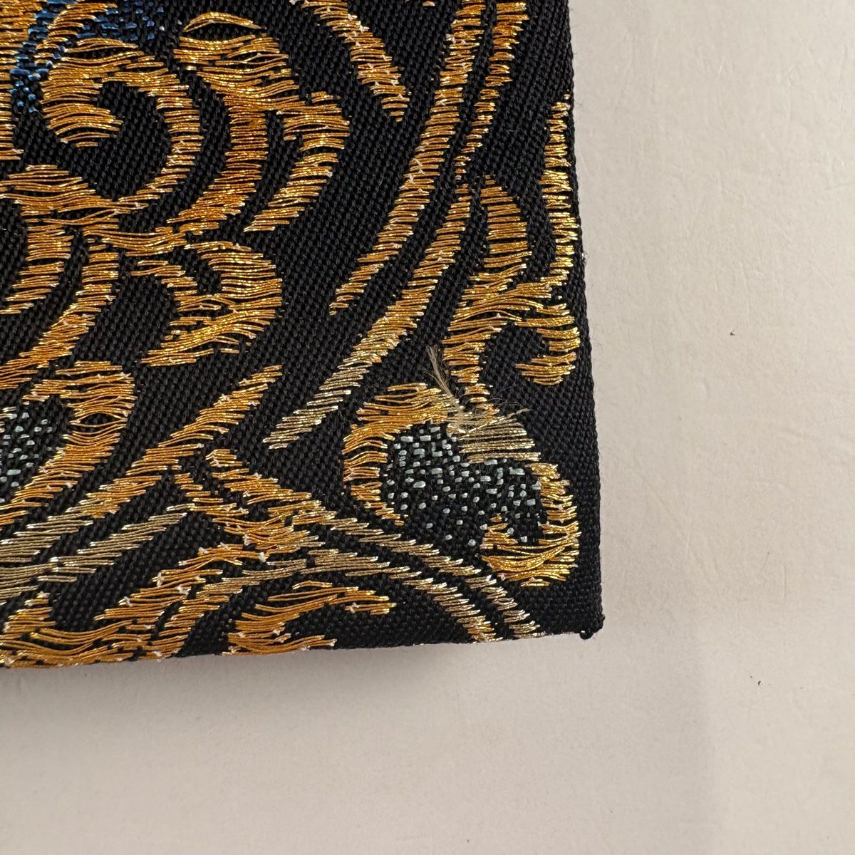 【美品】 袋帶 名品級 花唐草紋 金糸 金金箔 黑 六通 純蠶絲