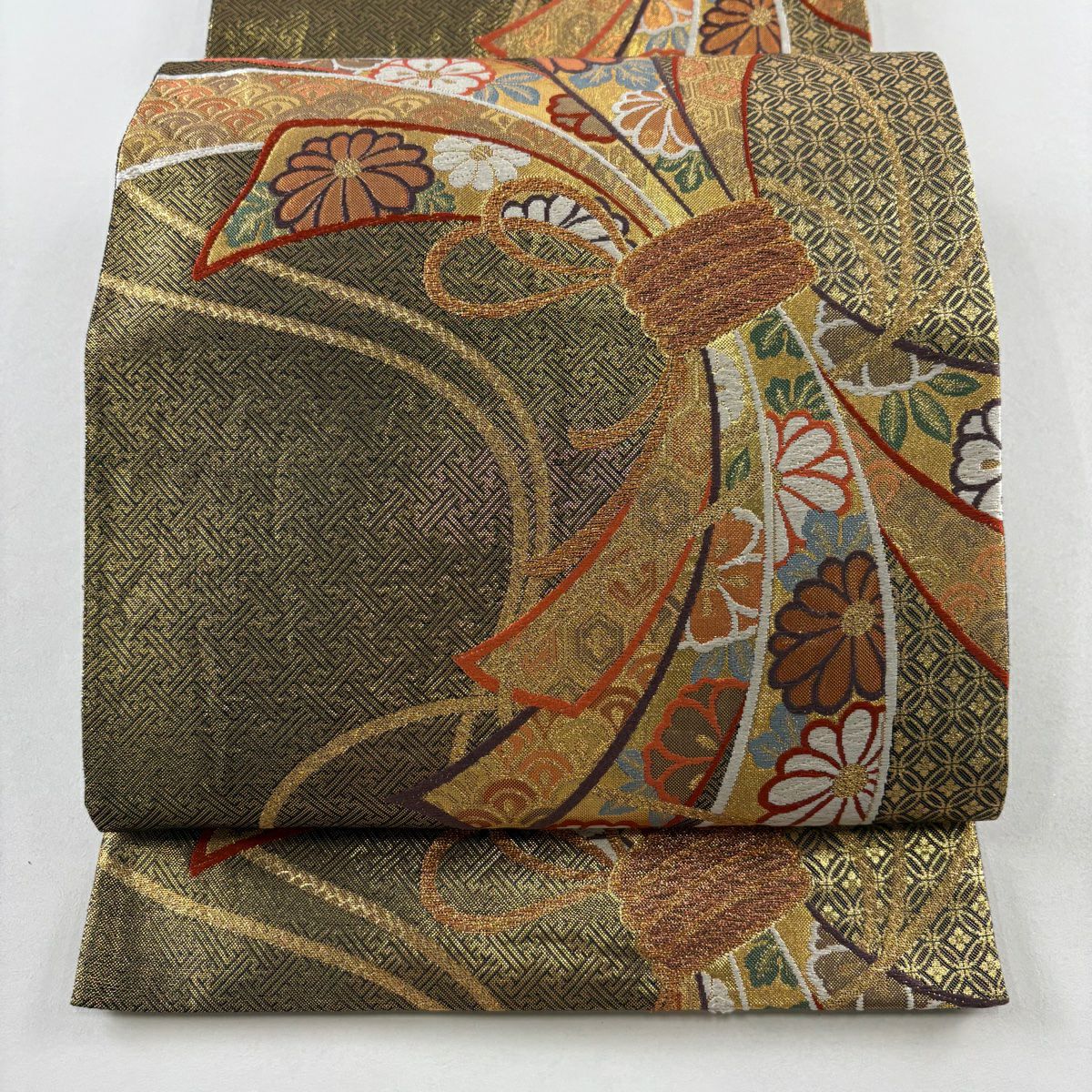 【美品】 袋帶 秀品級 束熨斗紋 菊花 金金箔 唐織 金色 六通 純蠶絲