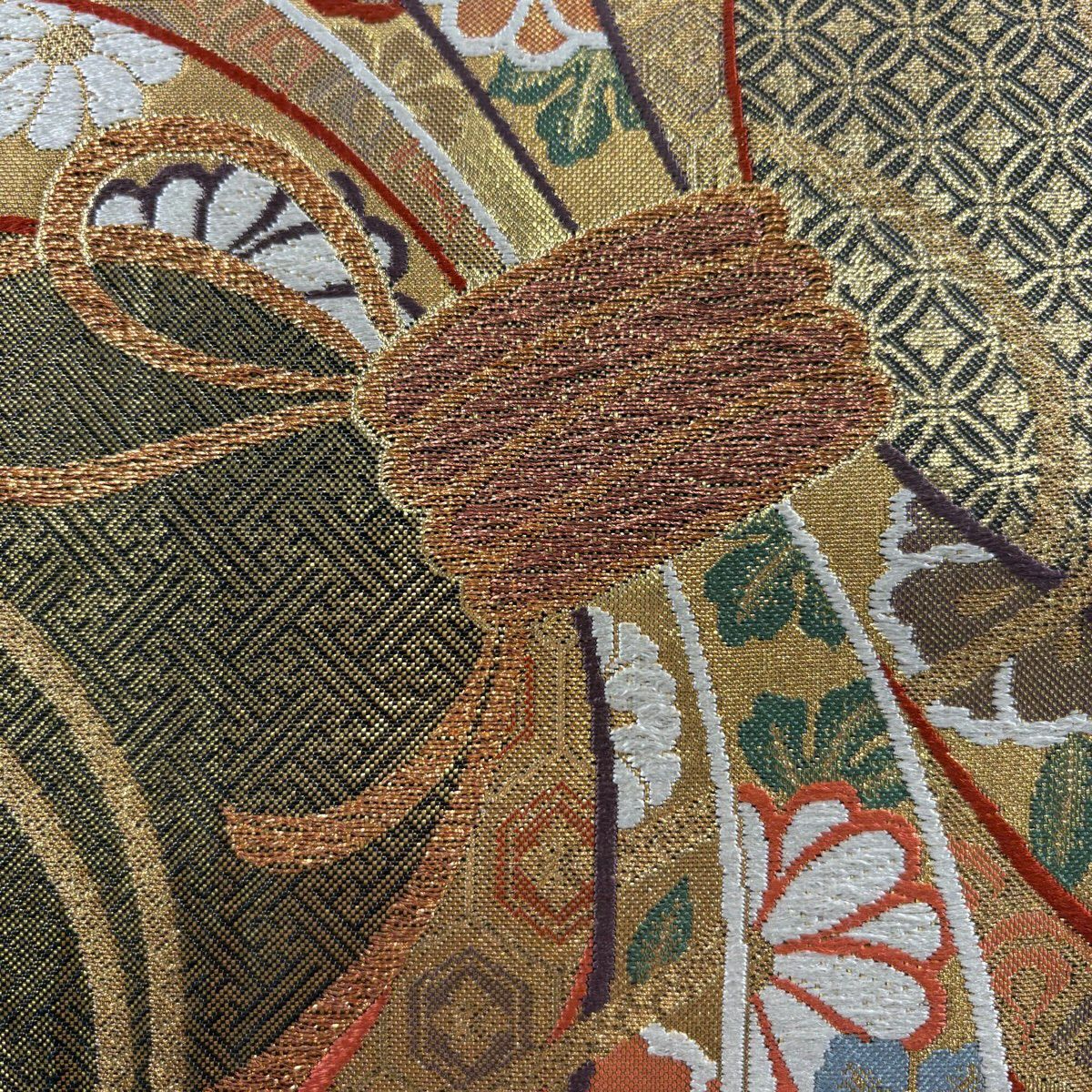 【美品】 袋帶 秀品級 束熨斗紋 菊花 金金箔 唐織 金色 六通 純蠶絲
